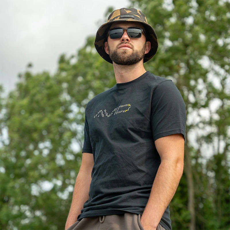 Avid Carp Compound T-Shirts Black